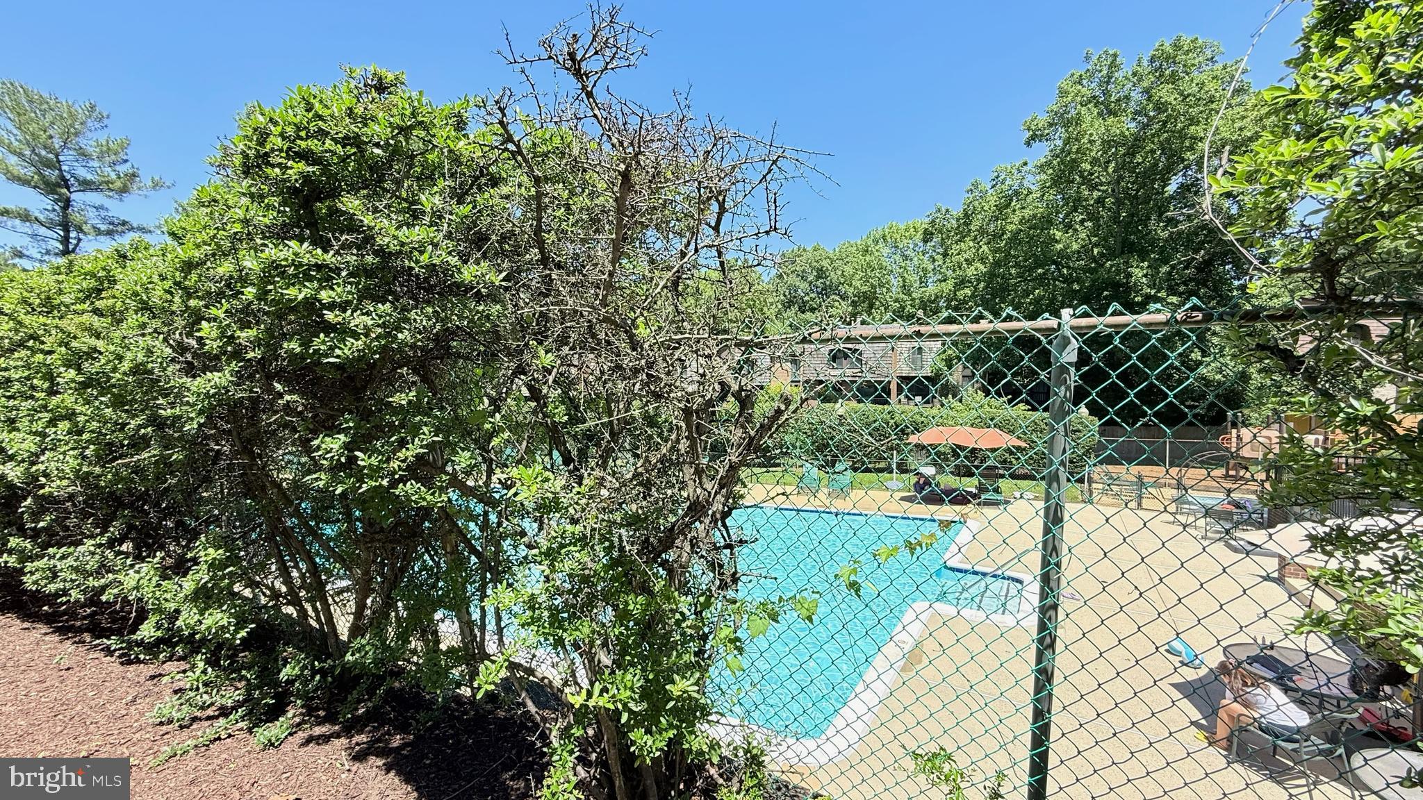 AMERICANA FAIRFAX - Residential