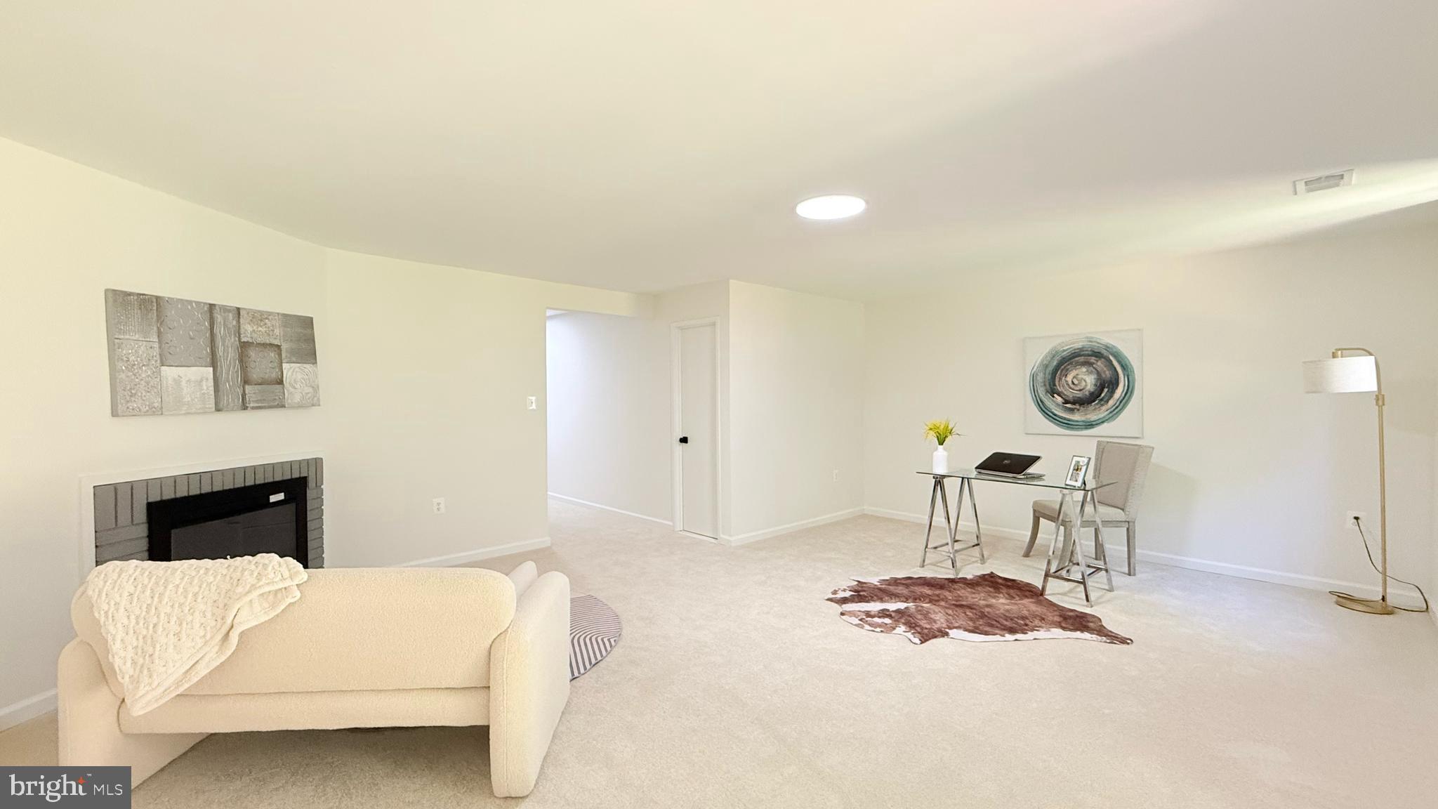 AMERICANA FAIRFAX - Residential