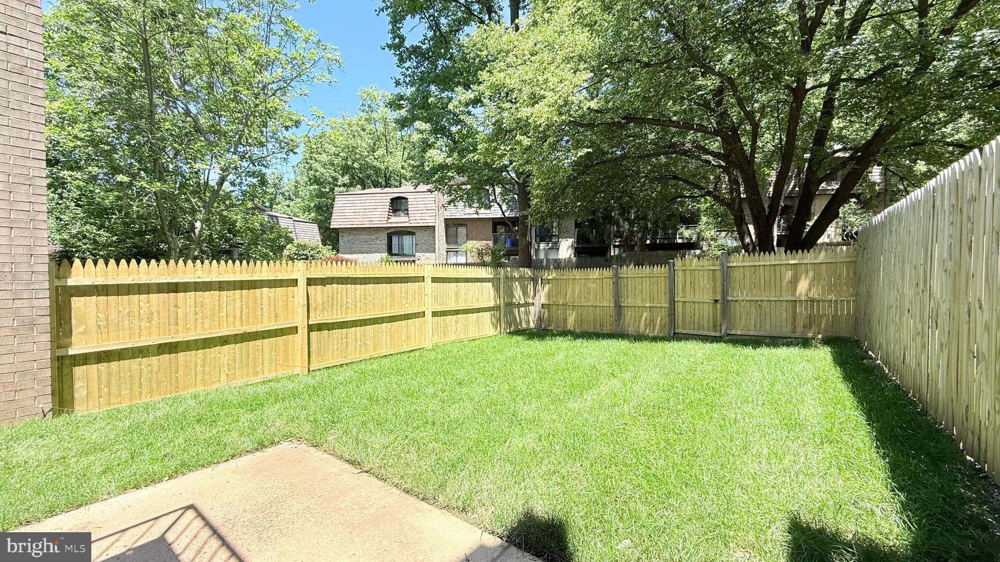 AMERICANA FAIRFAX - Residential