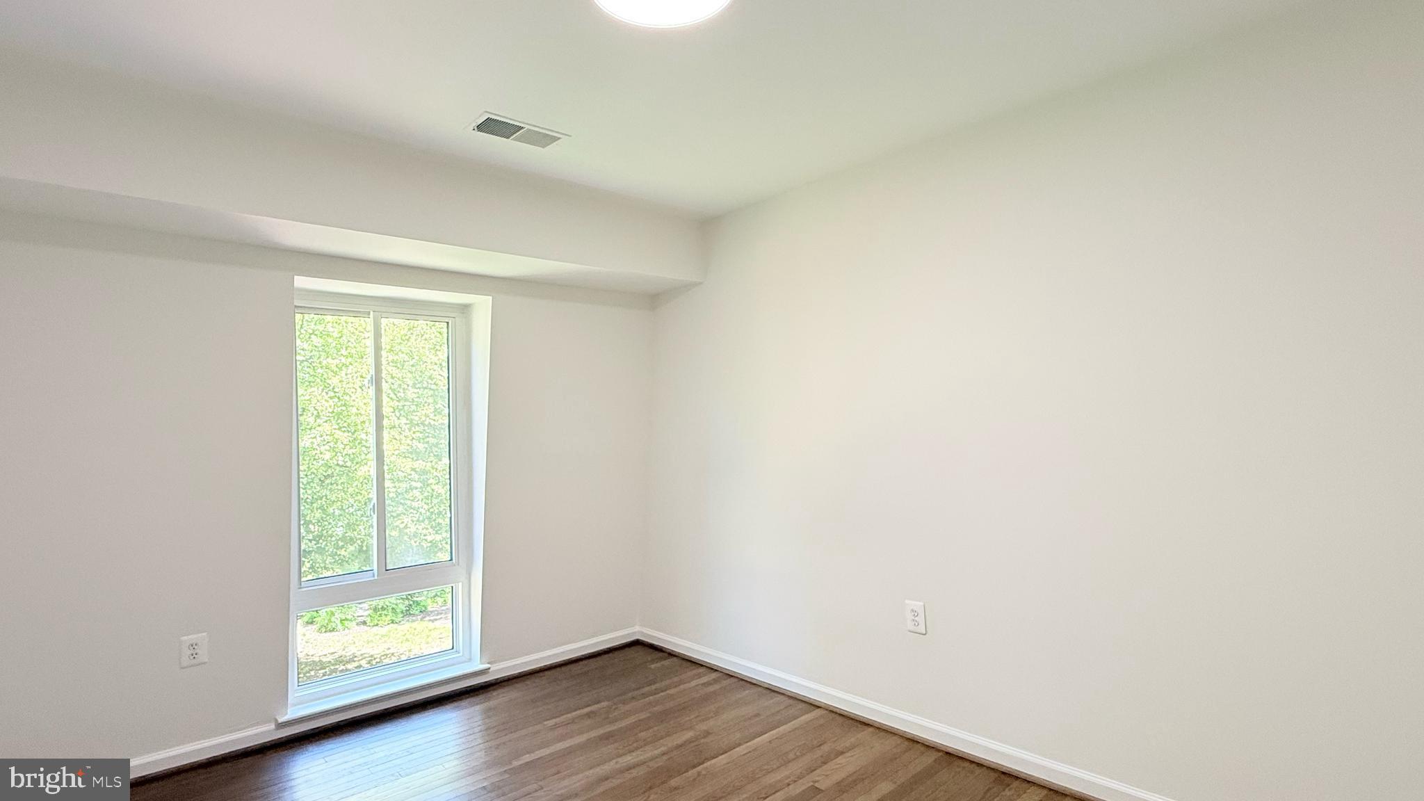 AMERICANA FAIRFAX - Residential