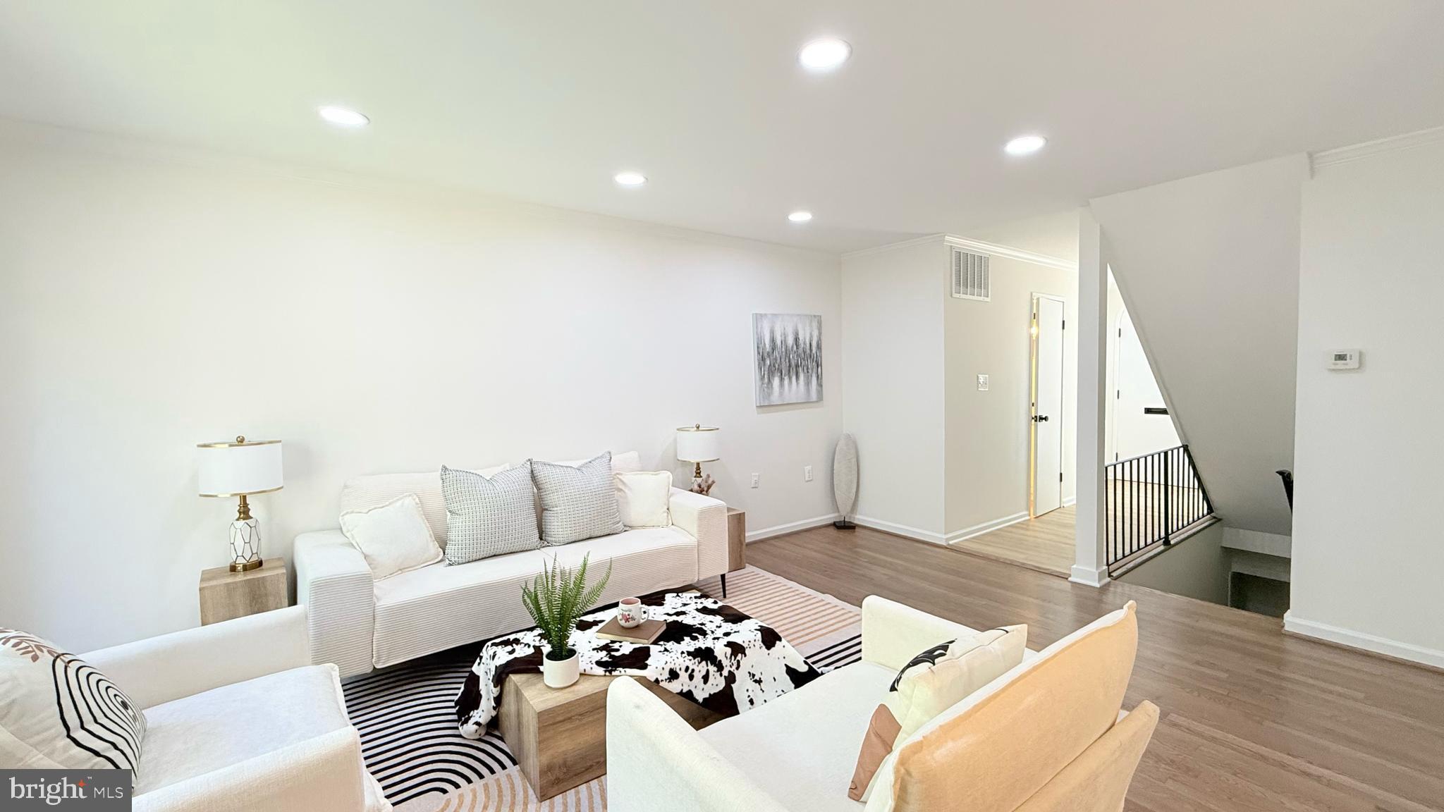 AMERICANA FAIRFAX - Residential
