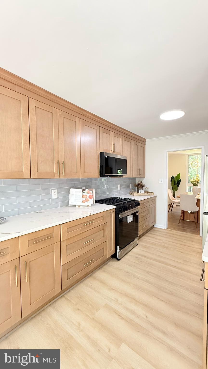AMERICANA FAIRFAX - Residential