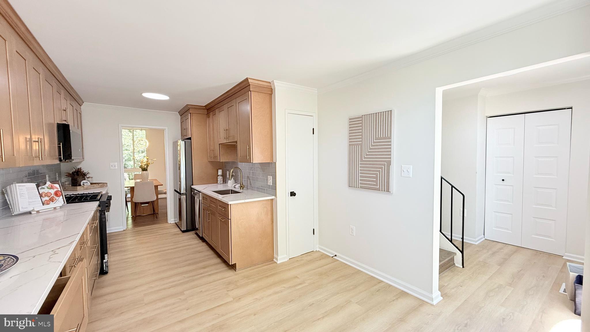 AMERICANA FAIRFAX - Residential