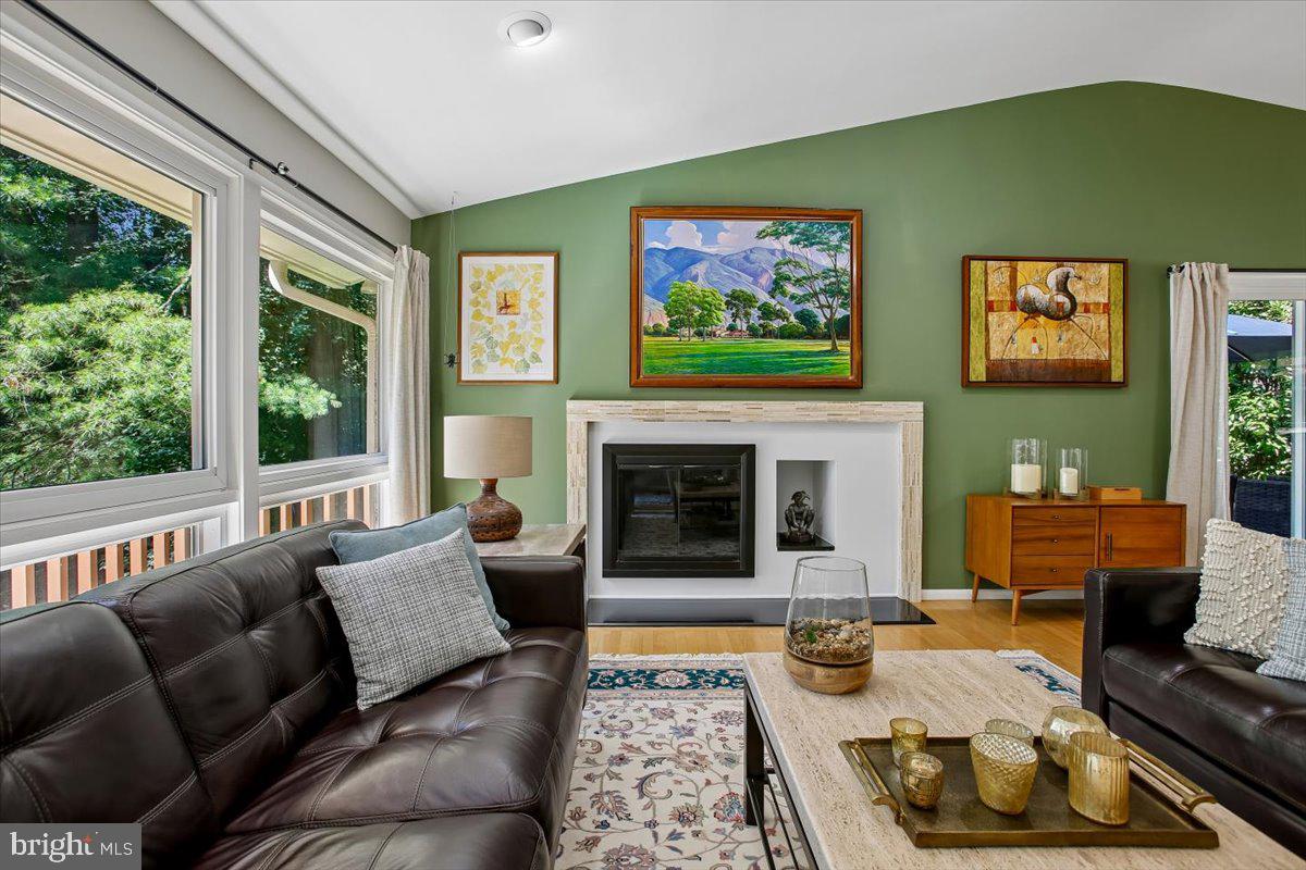 CARDEROCK SPRINGS - Residential