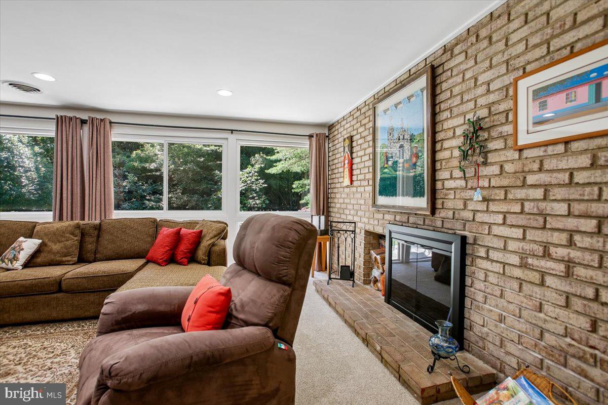 CARDEROCK SPRINGS - Residential