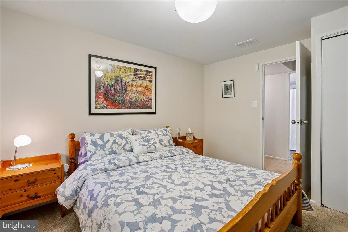 CARDEROCK SPRINGS - Residential