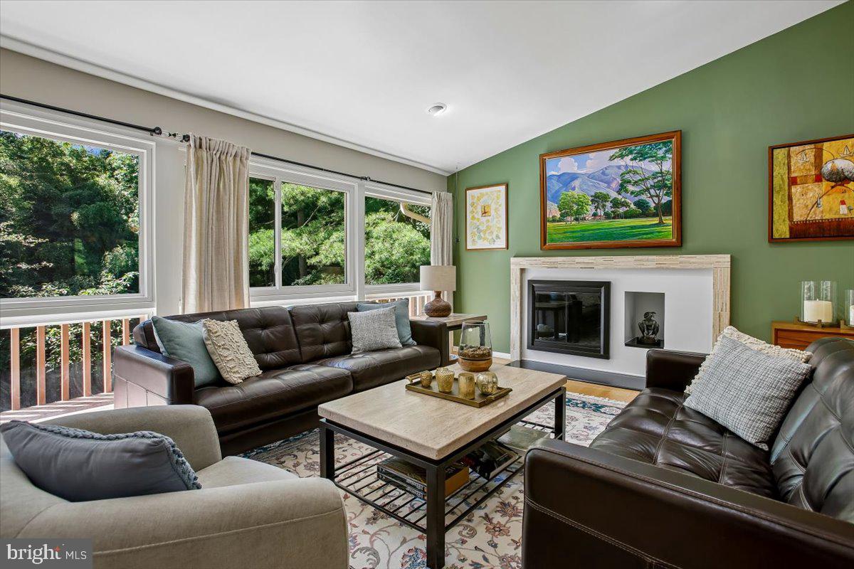 CARDEROCK SPRINGS - Residential