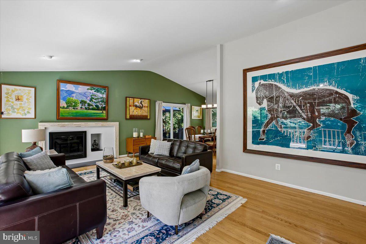 CARDEROCK SPRINGS - Residential