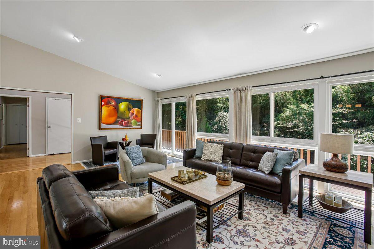 CARDEROCK SPRINGS - Residential