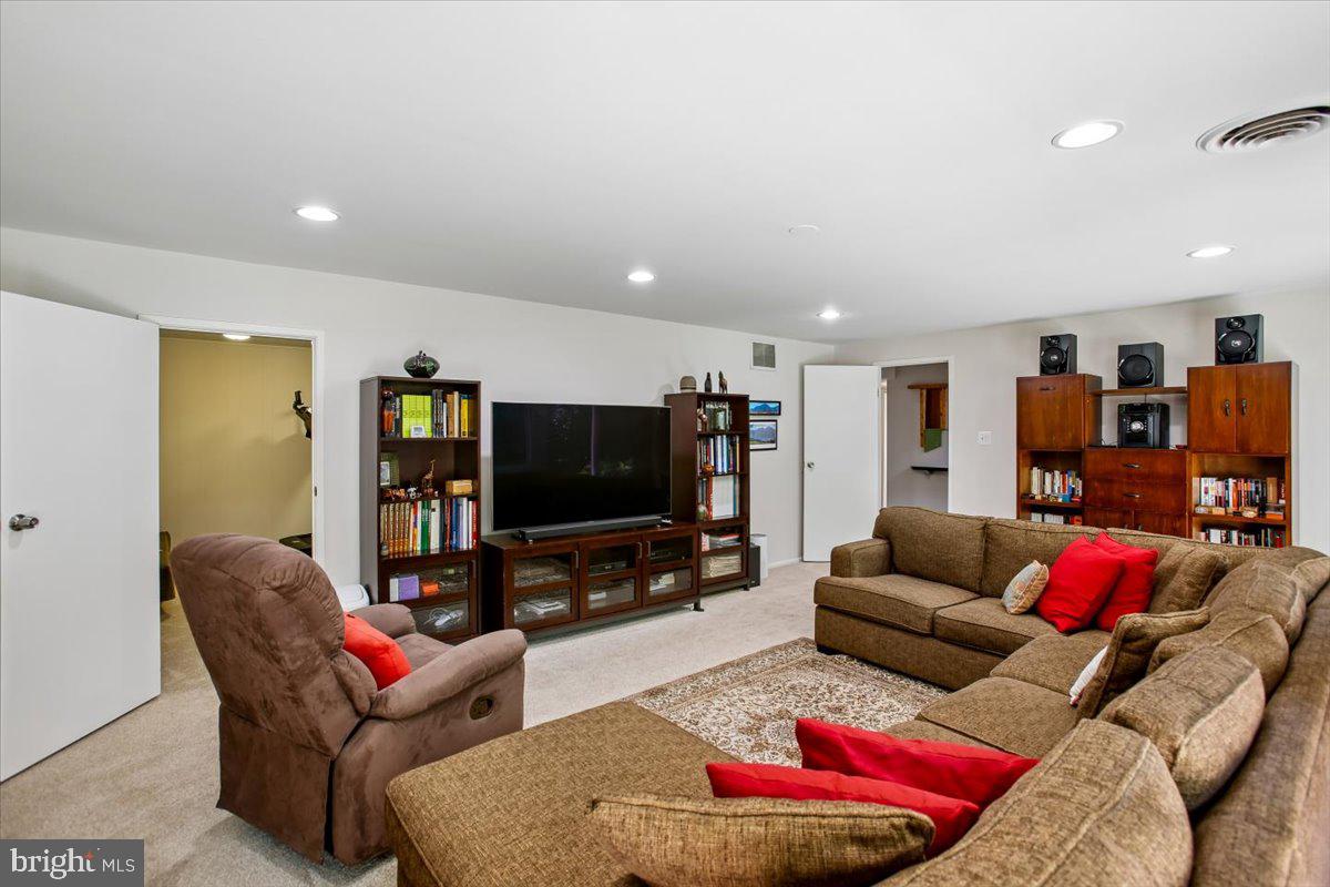 CARDEROCK SPRINGS - Residential