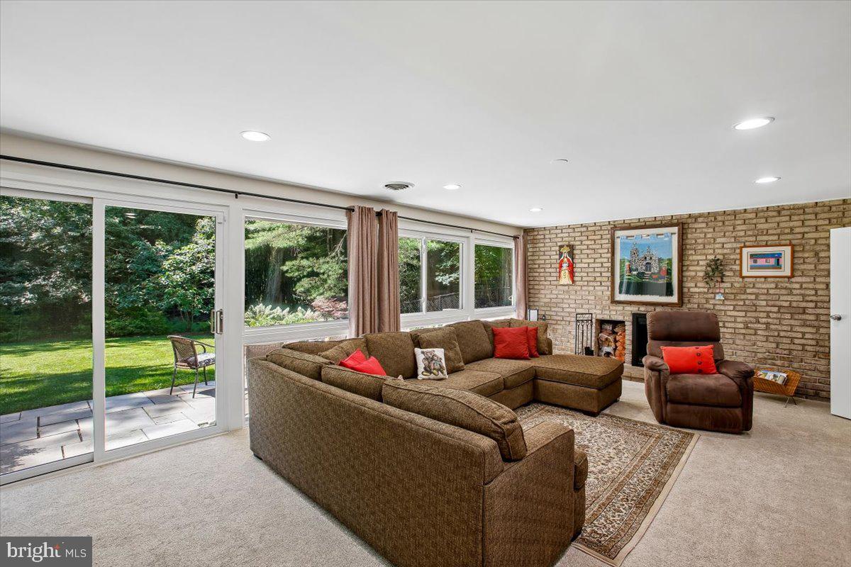 CARDEROCK SPRINGS - Residential