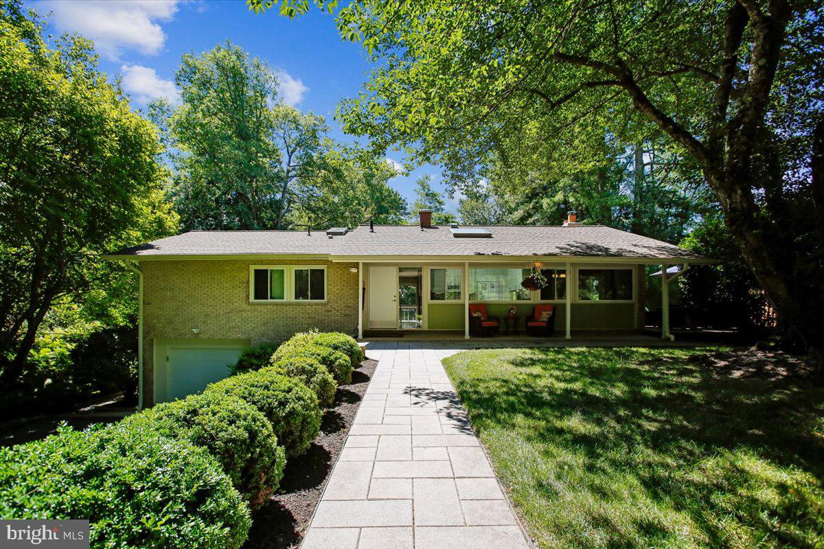 CARDEROCK SPRINGS - Residential