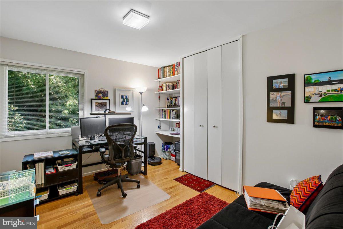CARDEROCK SPRINGS - Residential