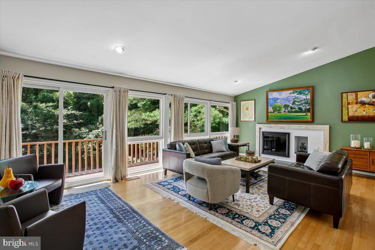 CARDEROCK SPRINGS - Residential