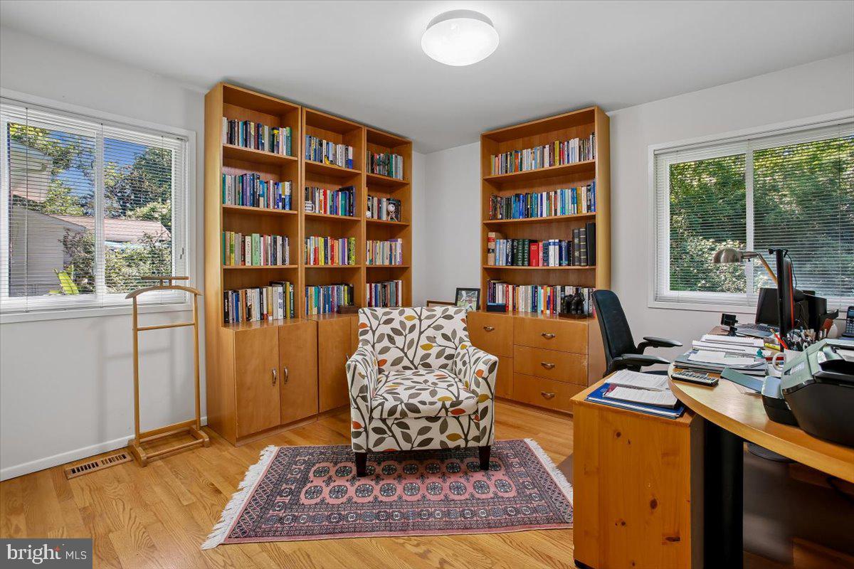 CARDEROCK SPRINGS - Residential