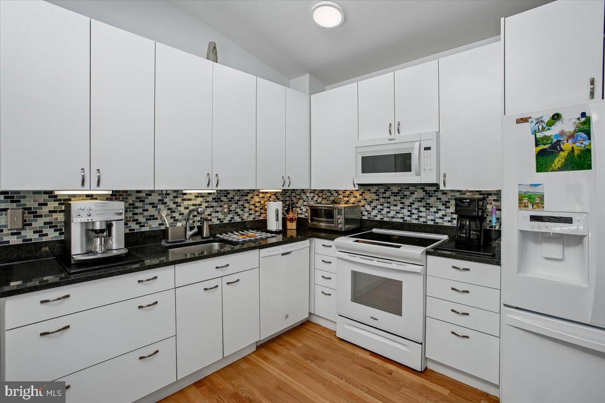 CARDEROCK SPRINGS - Residential