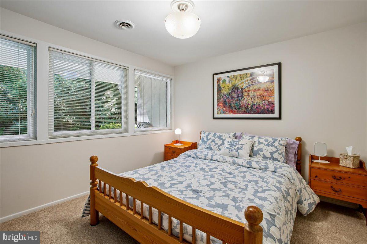 CARDEROCK SPRINGS - Residential