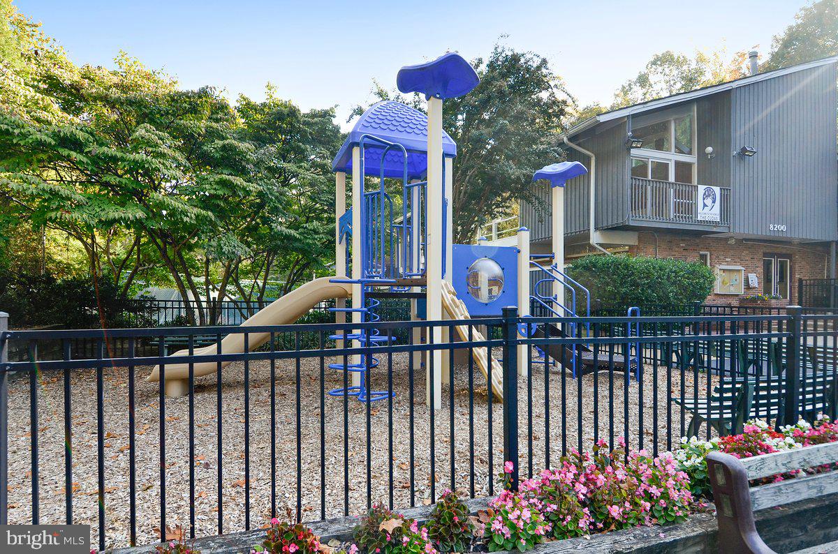 CARDEROCK SPRINGS - Residential
