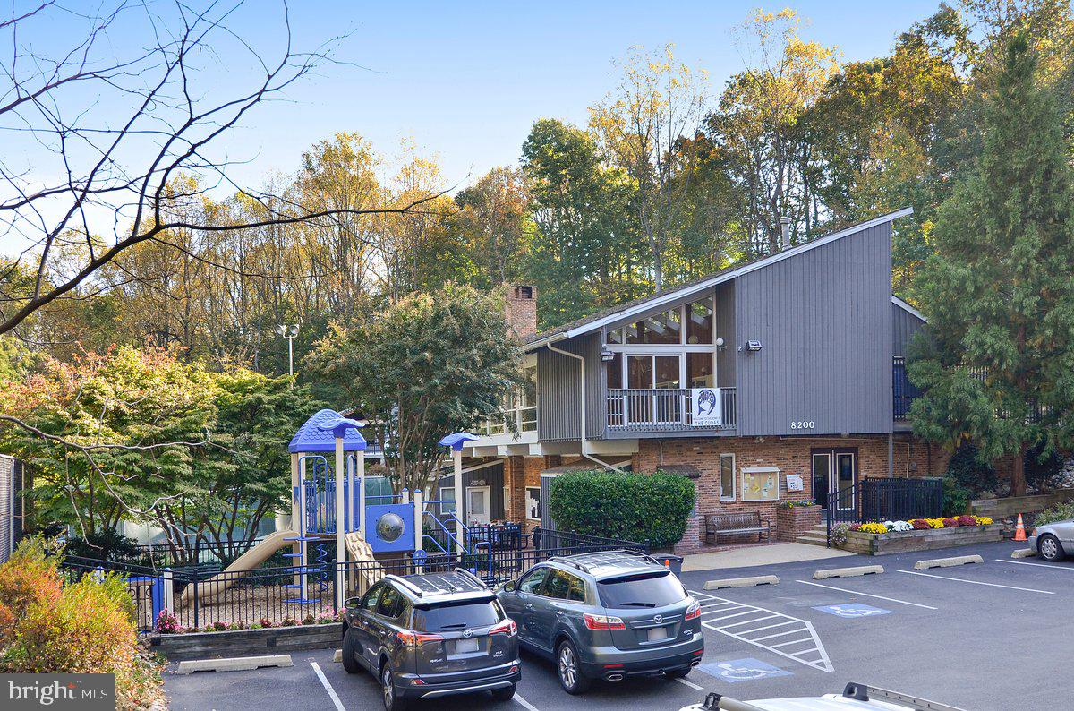 CARDEROCK SPRINGS - Residential