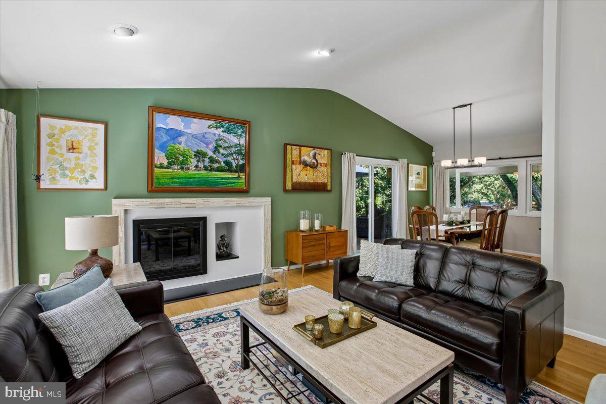 CARDEROCK SPRINGS - Residential