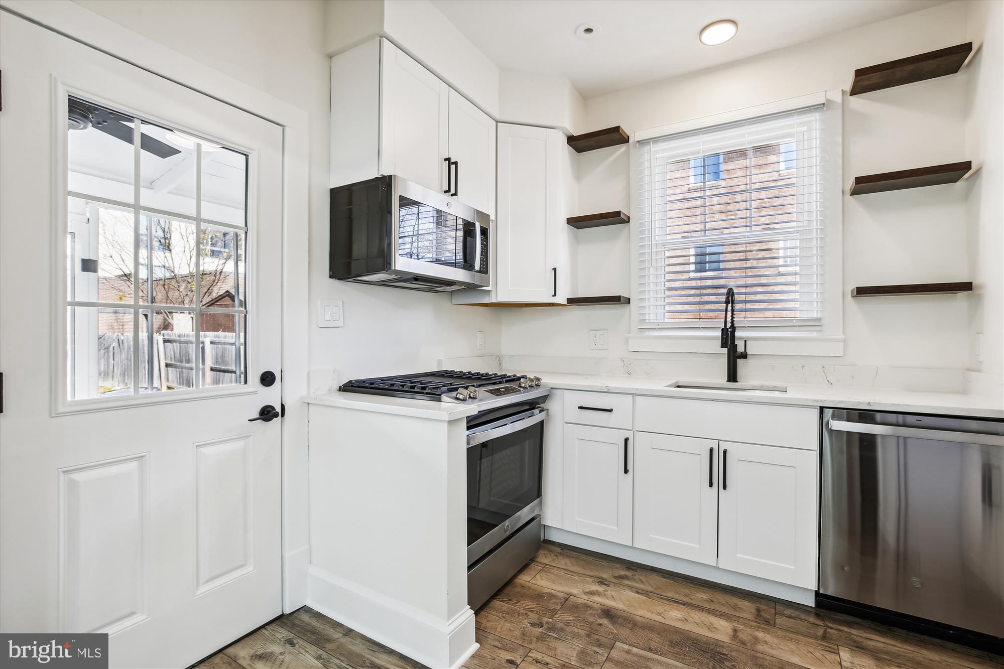 CLARENDON - Residential Lease