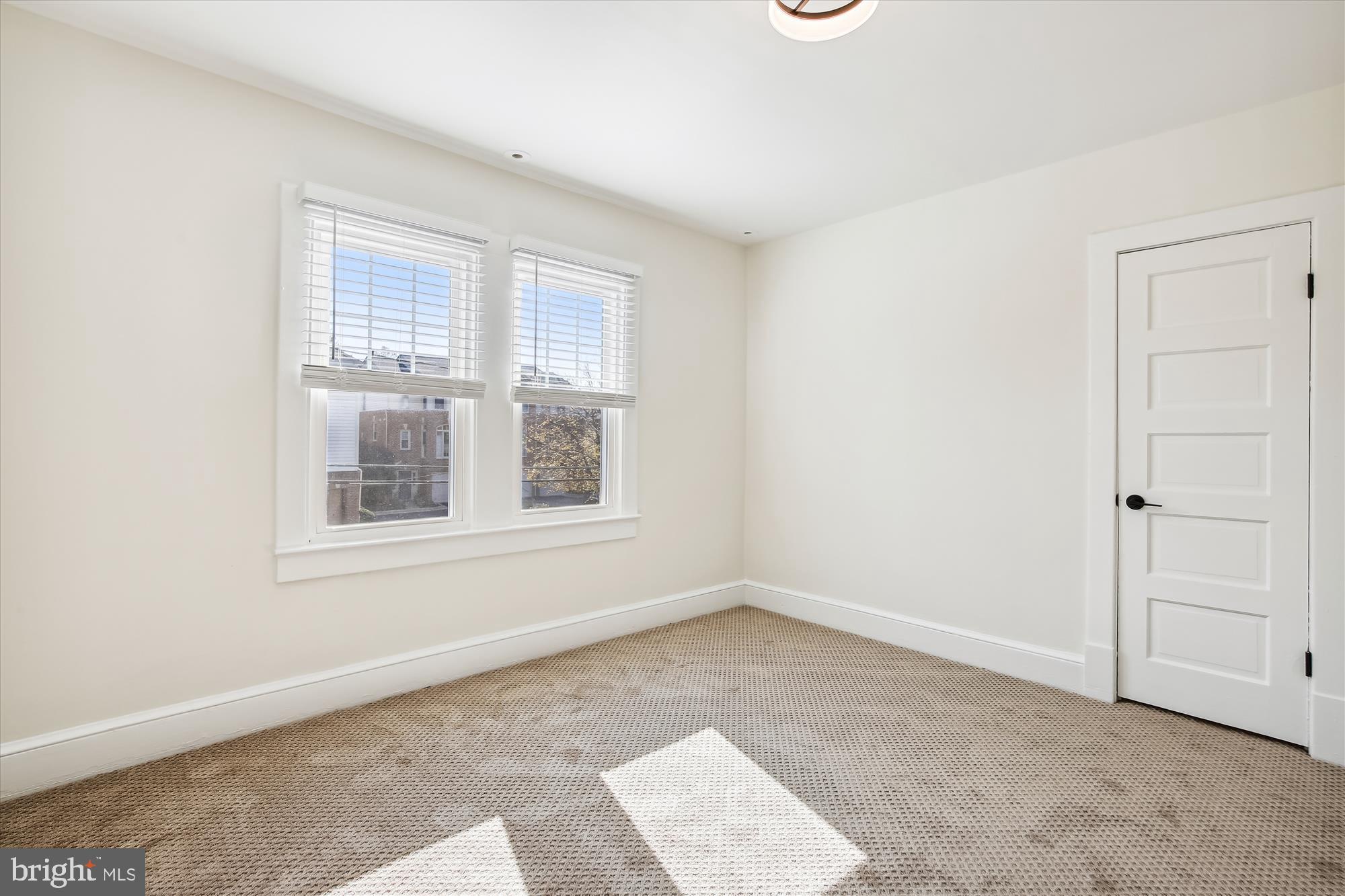 CLARENDON - Residential Lease