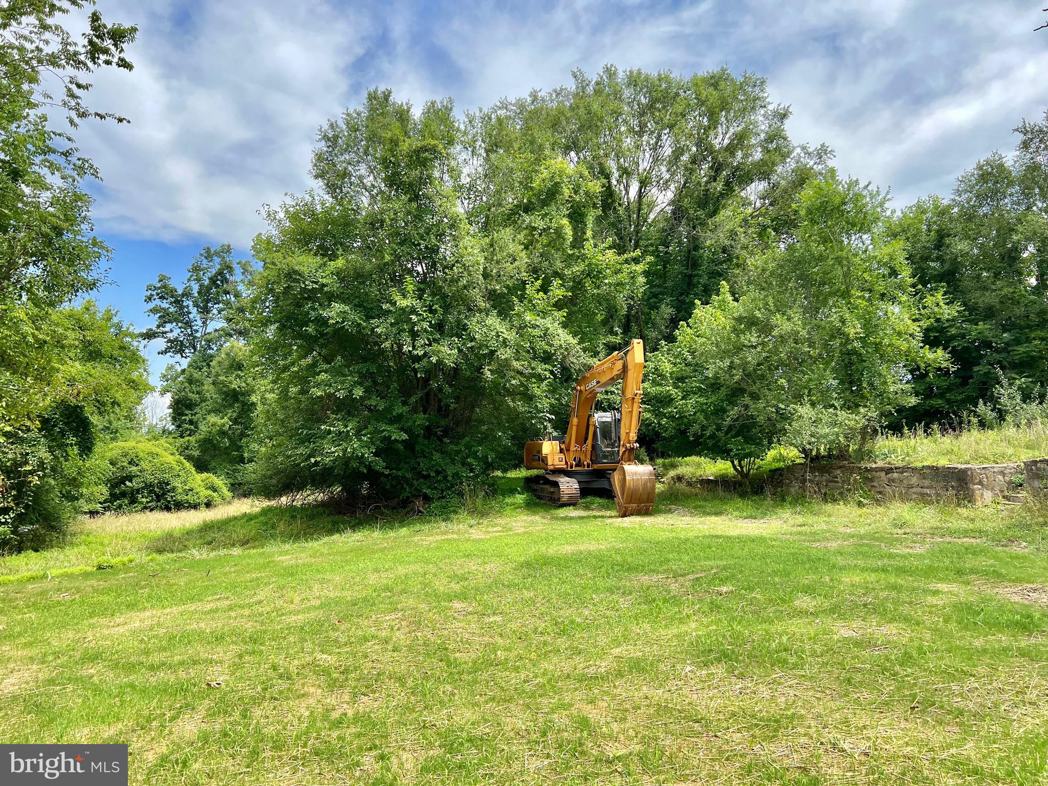 DAISY HILL ESTATES - Land