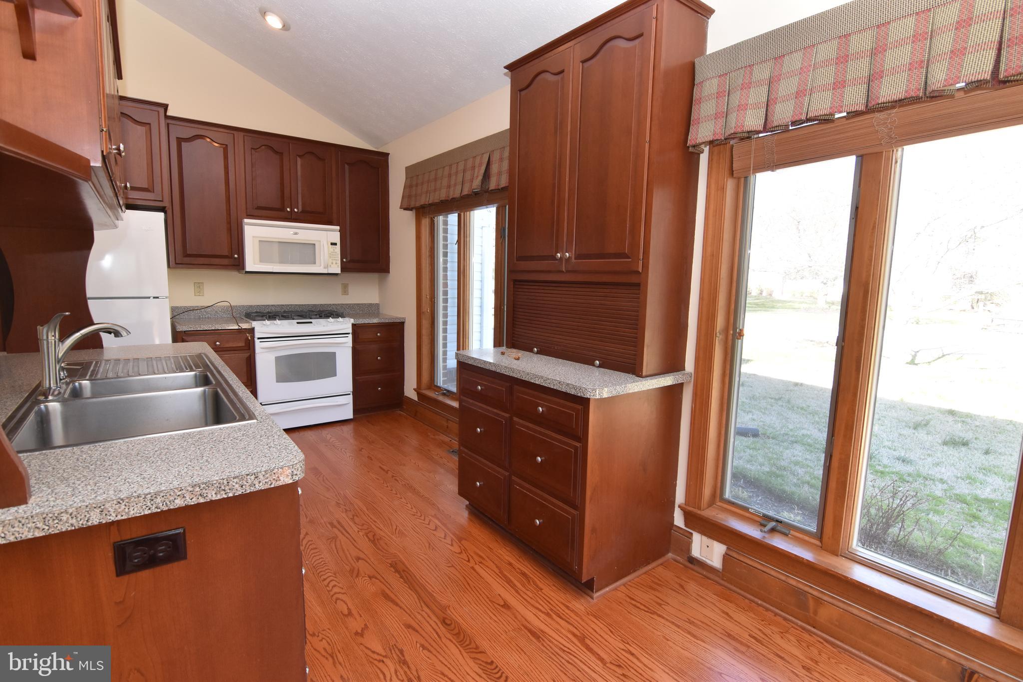 BRETON BAY ESTATES - Residential