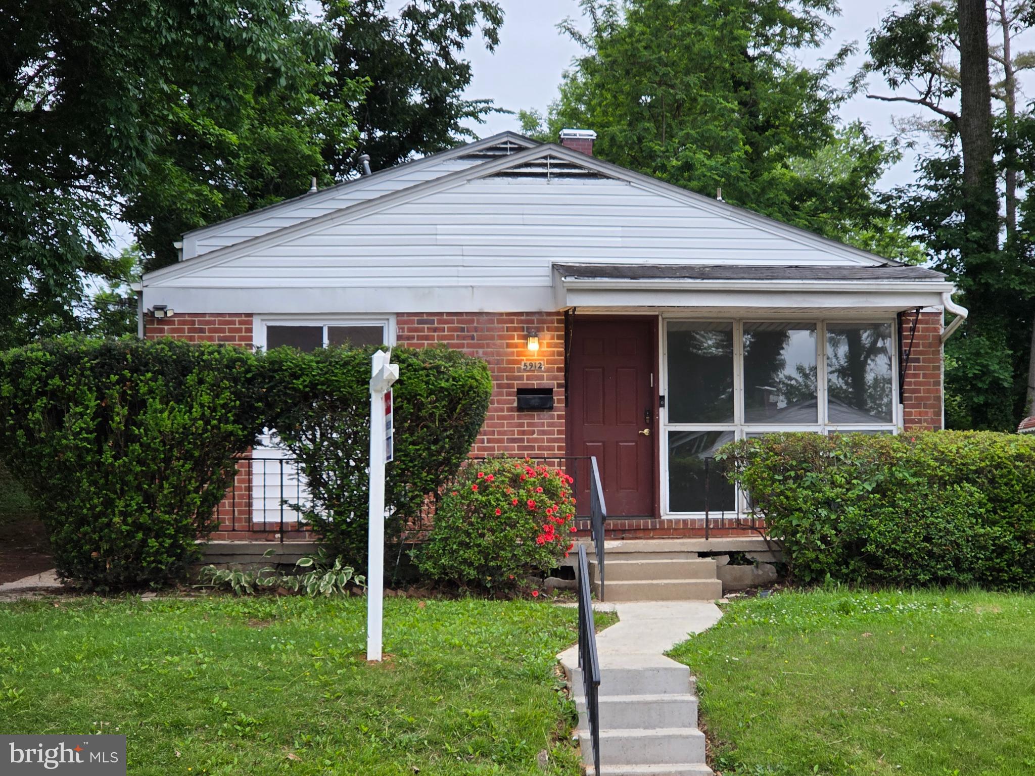 Beautifully maintained 3/4 bedroom 2.5 bath, 3 level split, brick home
