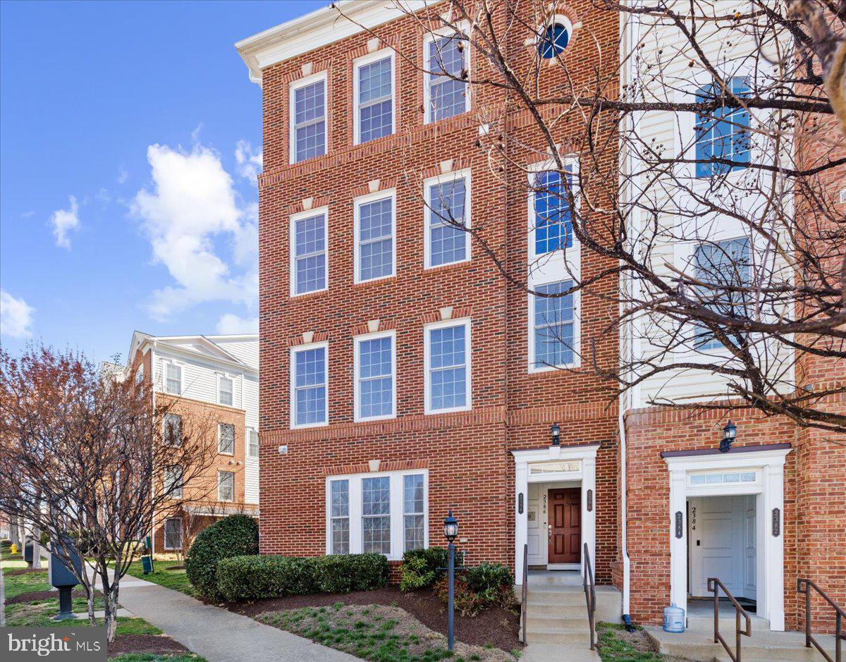POTOMAC CLUB CONDOMINIUMS - Residential