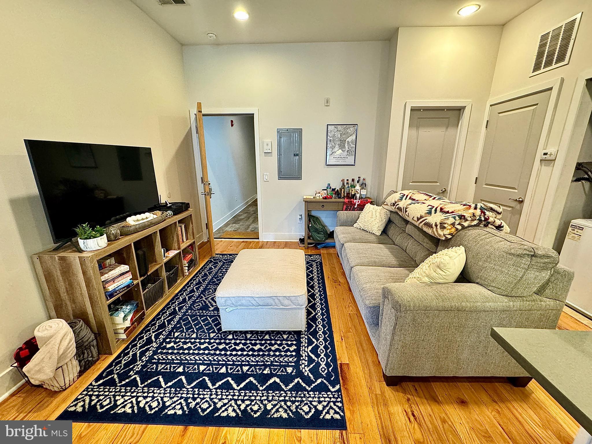 FAIRMOUNT - Commercial Sale