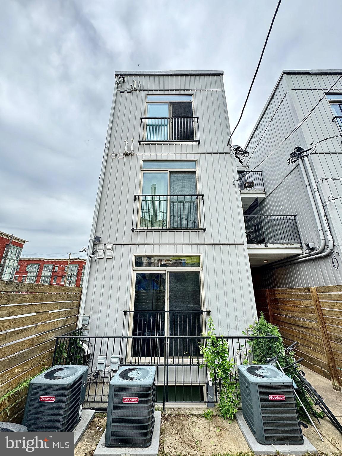 FAIRMOUNT - Commercial Sale