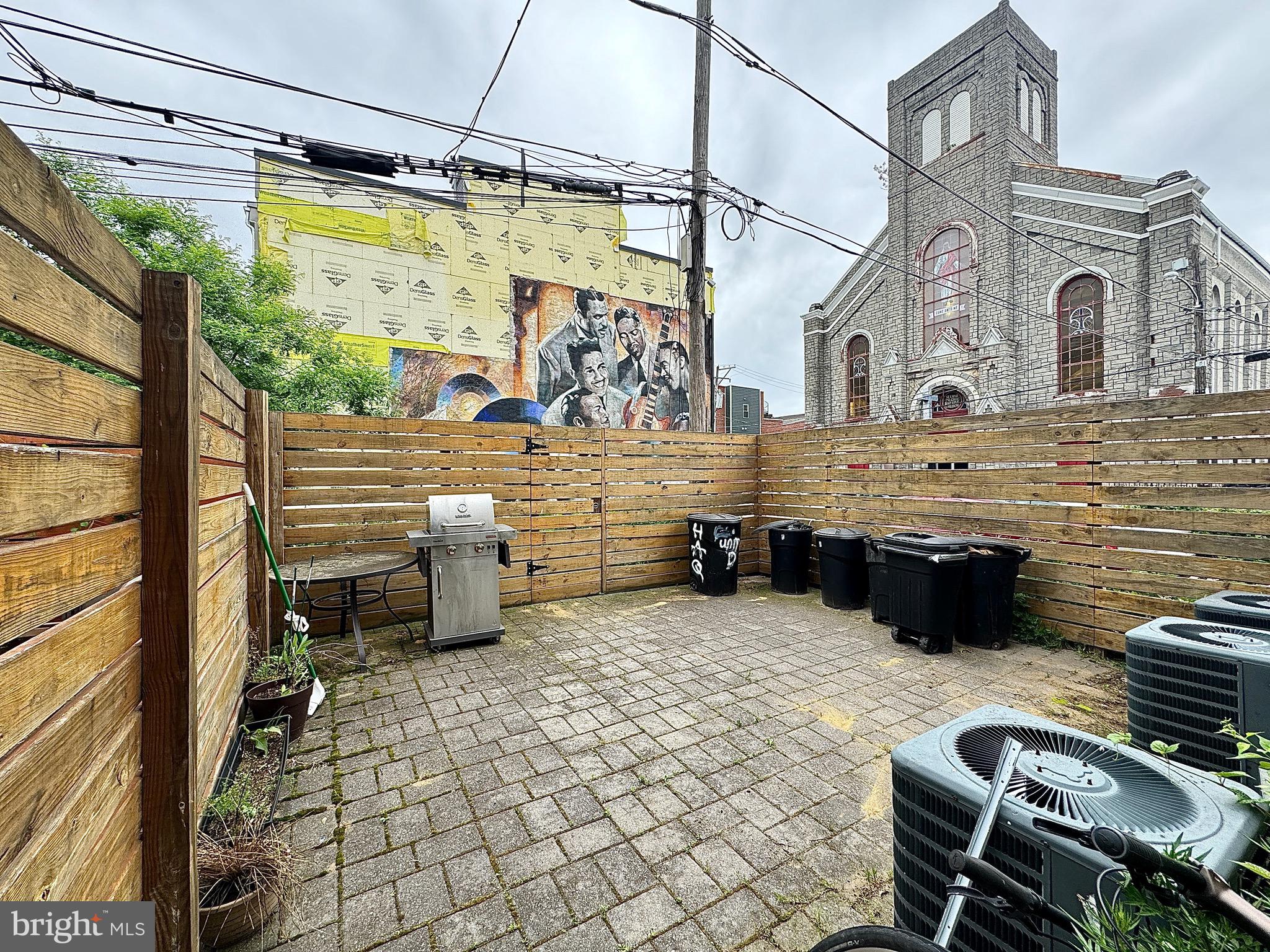FAIRMOUNT - Commercial Sale