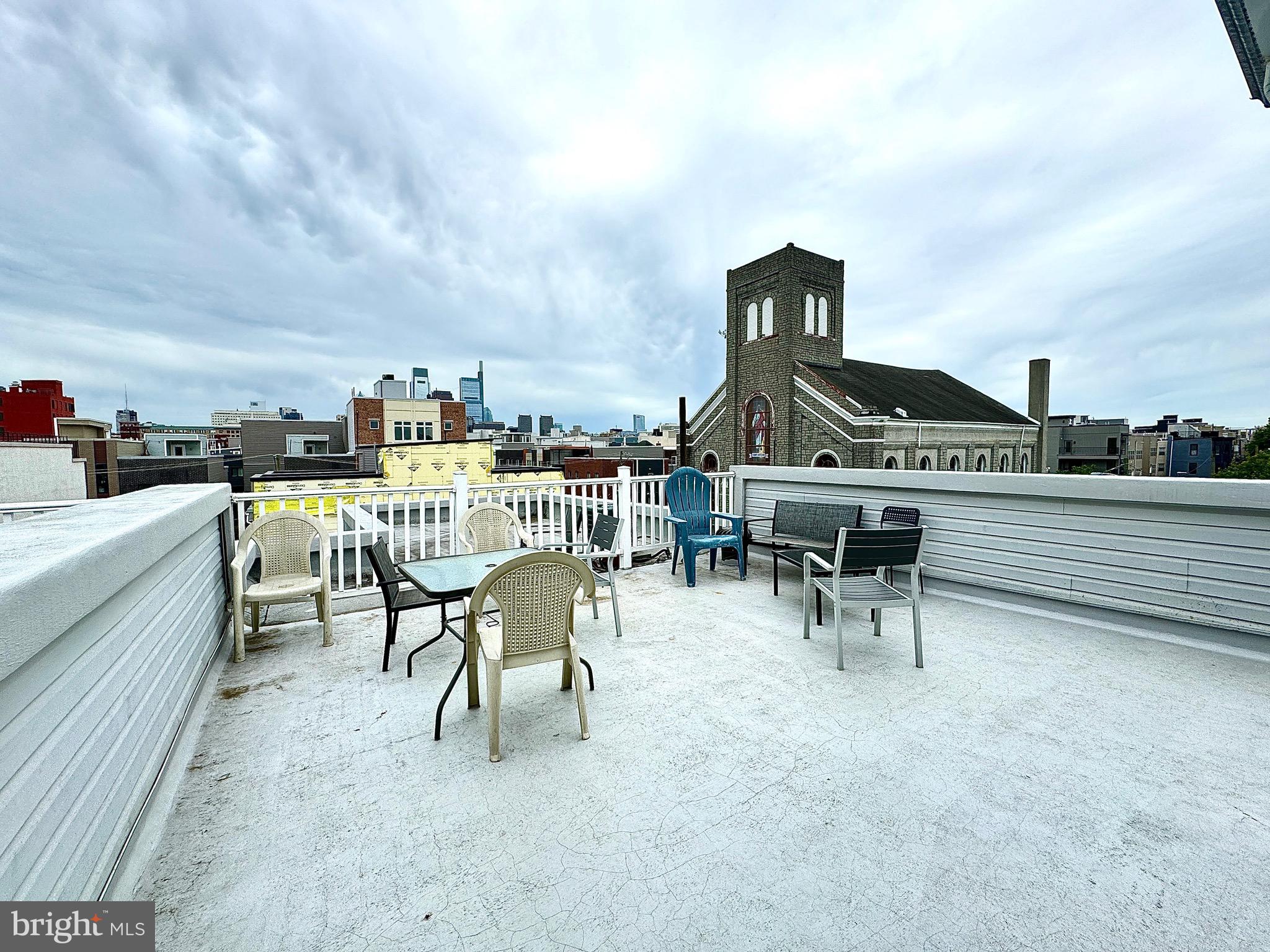 FAIRMOUNT - Commercial Sale