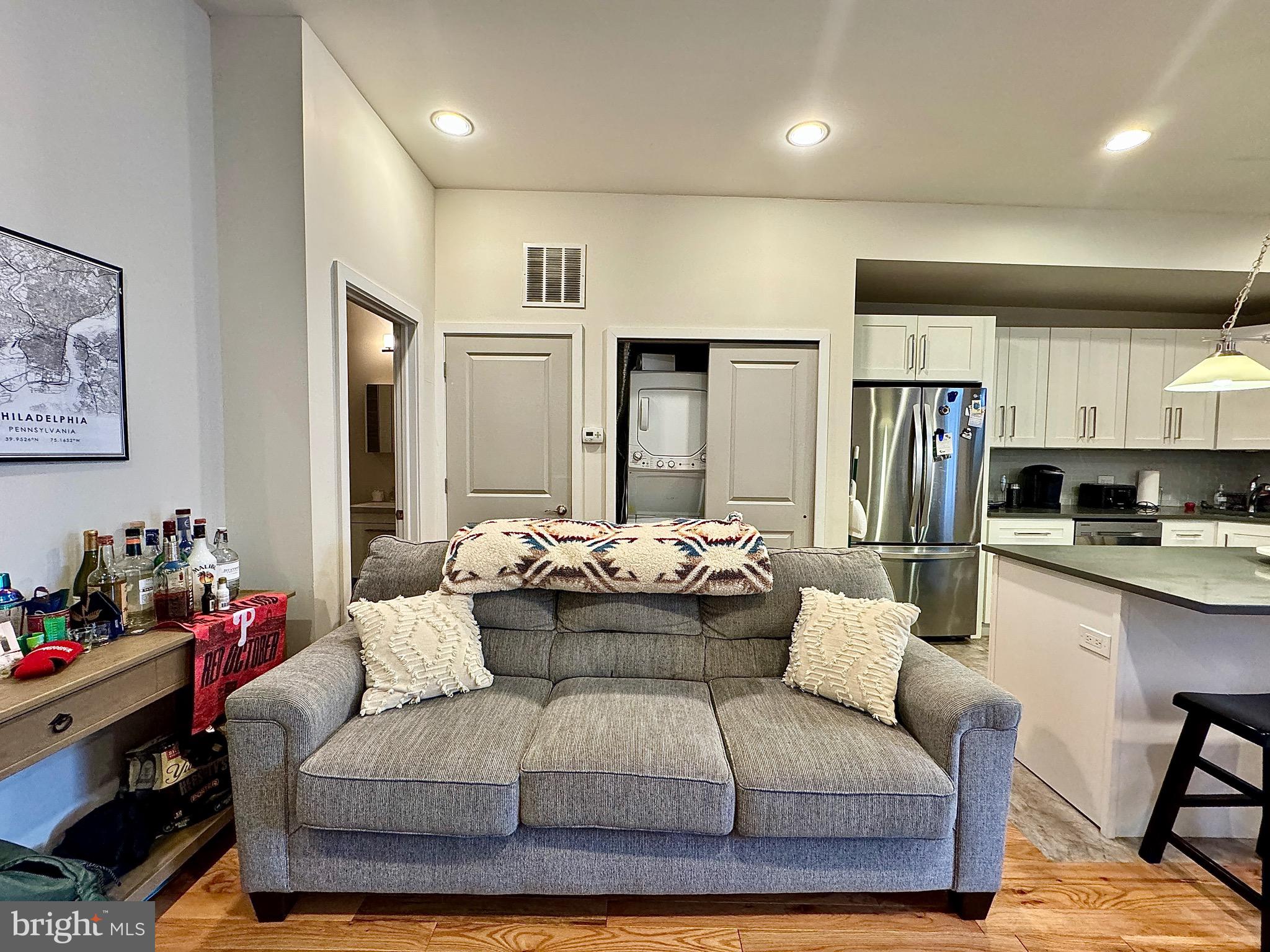 FAIRMOUNT - Commercial Sale