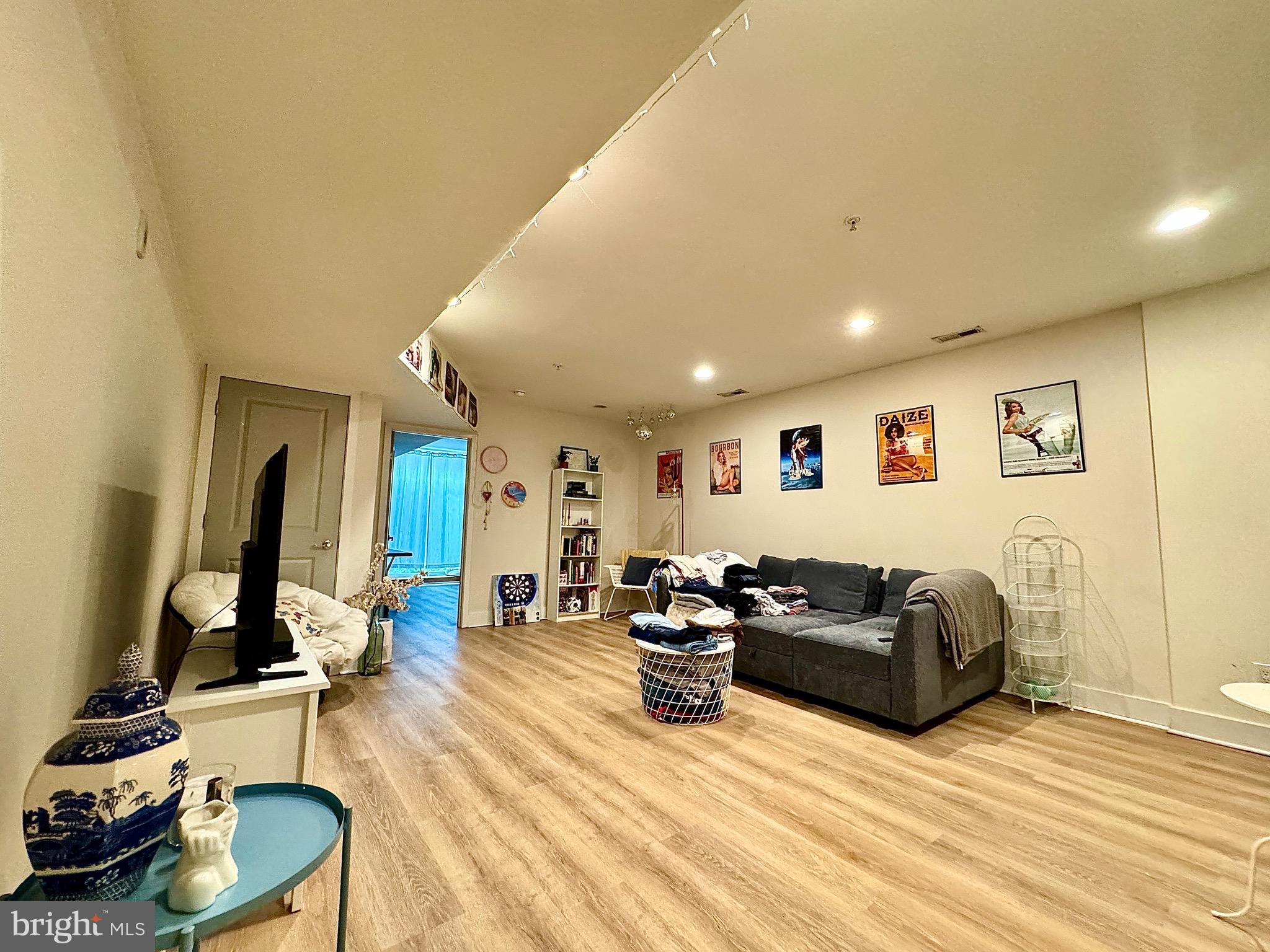 FAIRMOUNT - Commercial Sale
