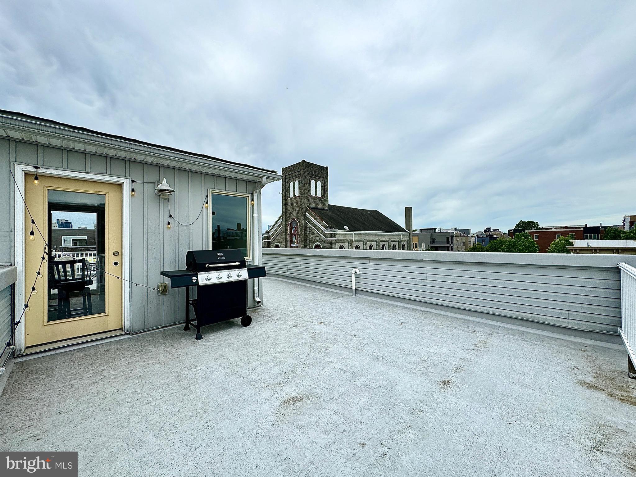 FAIRMOUNT - Commercial Sale