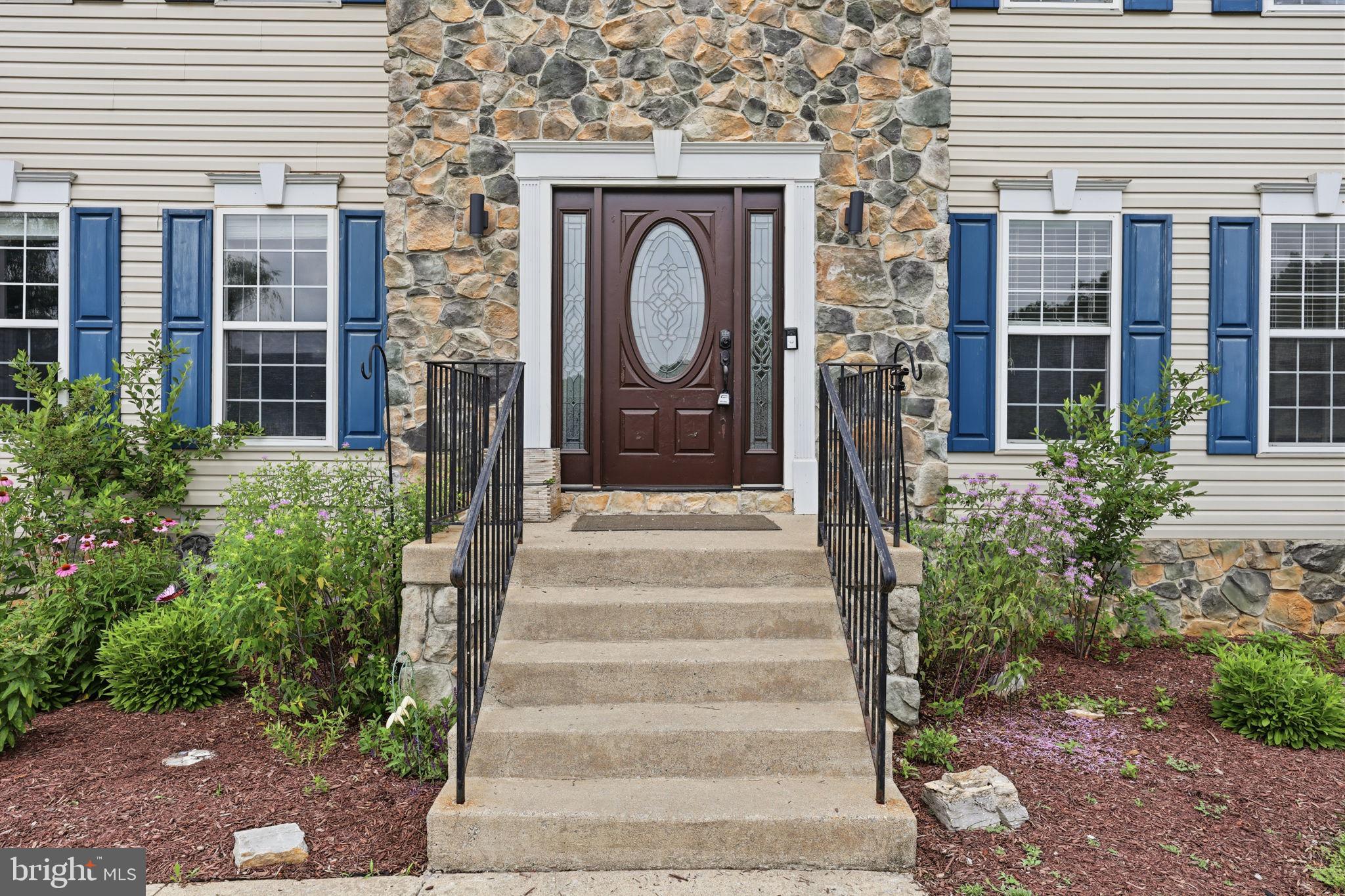 LOCUST HILL - Residential