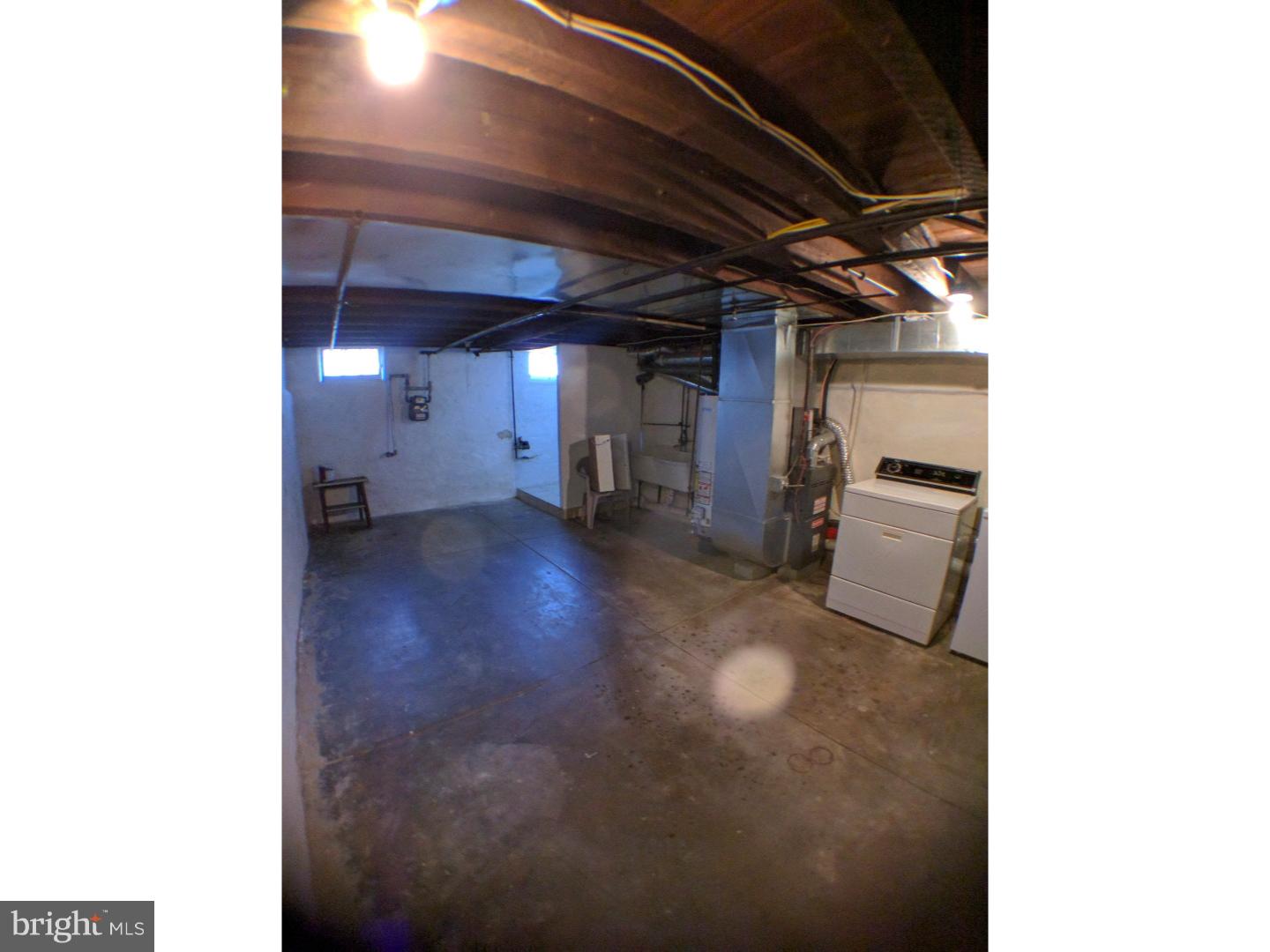 PORT RICHMOND - Residential Lease