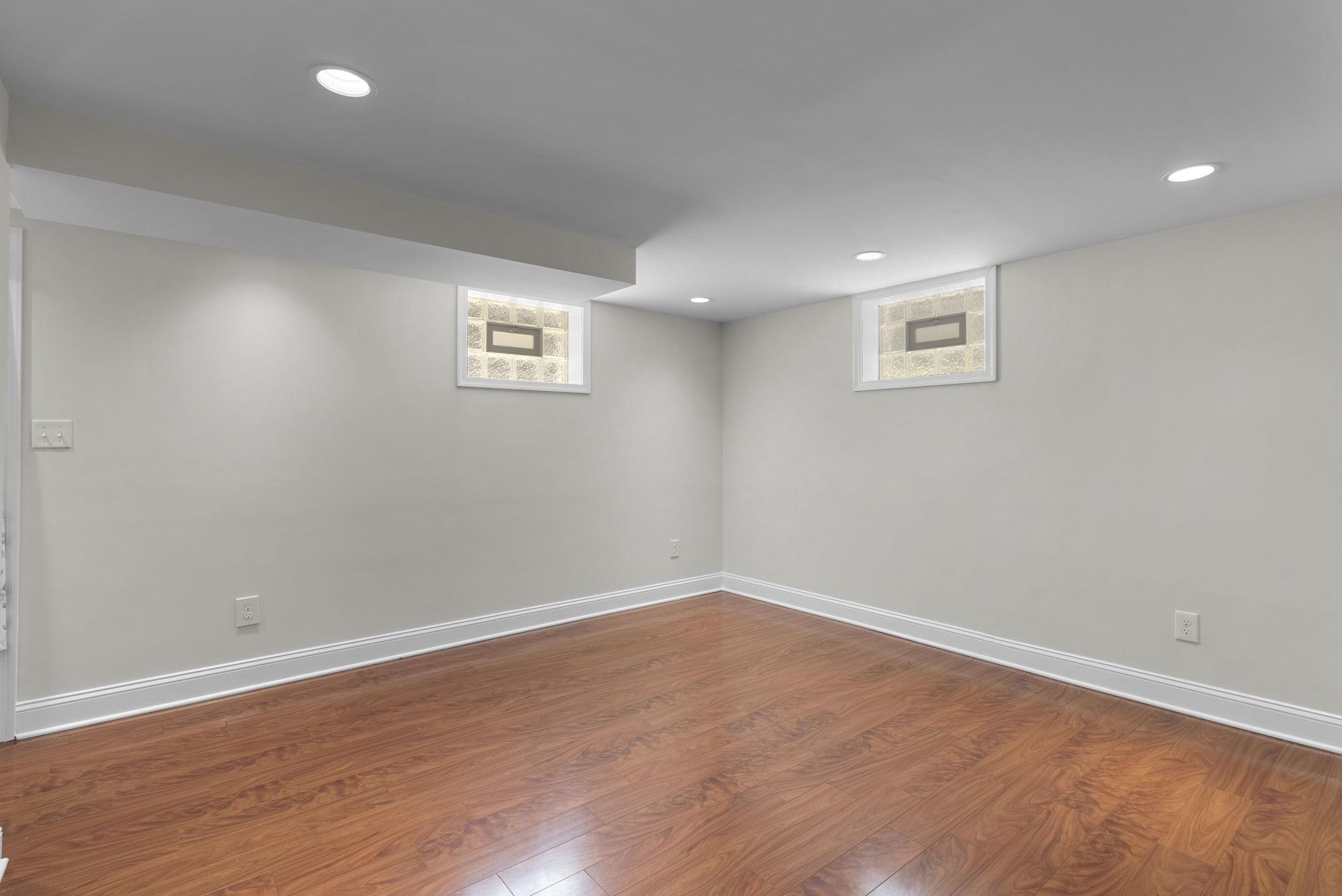 ROCKVILLE - Residential