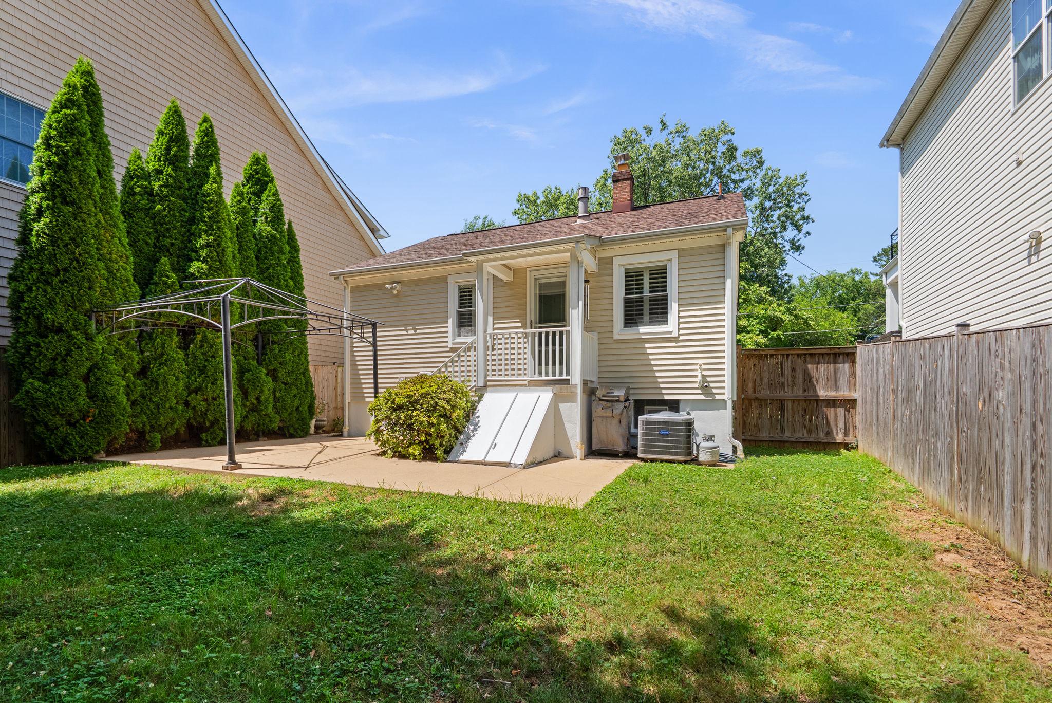 ROCKVILLE - Residential