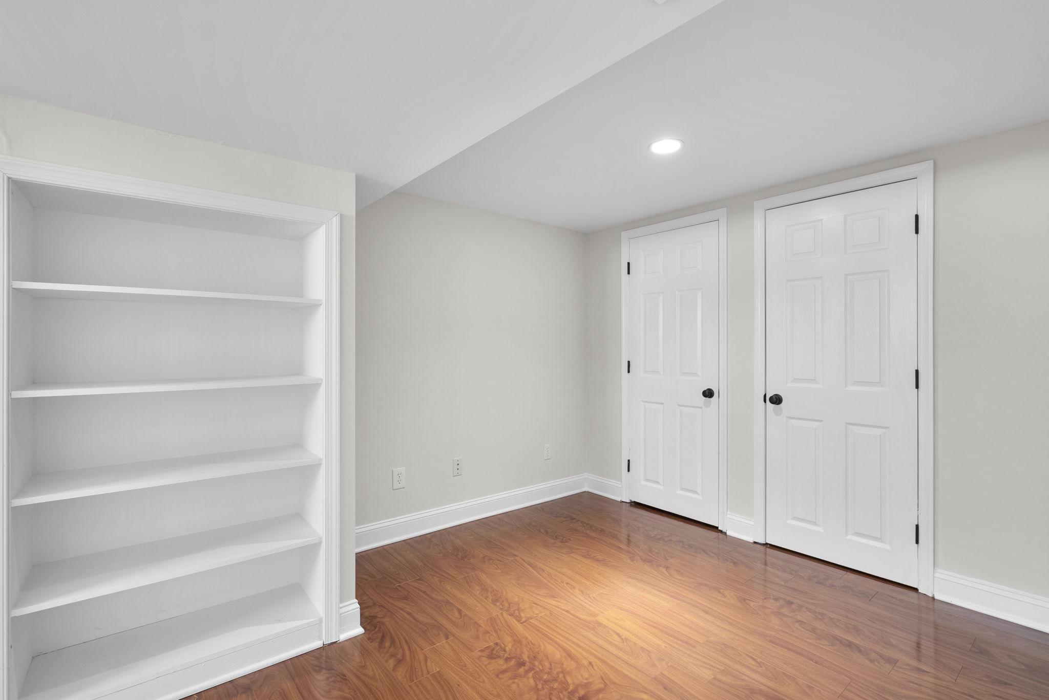 ROCKVILLE - Residential