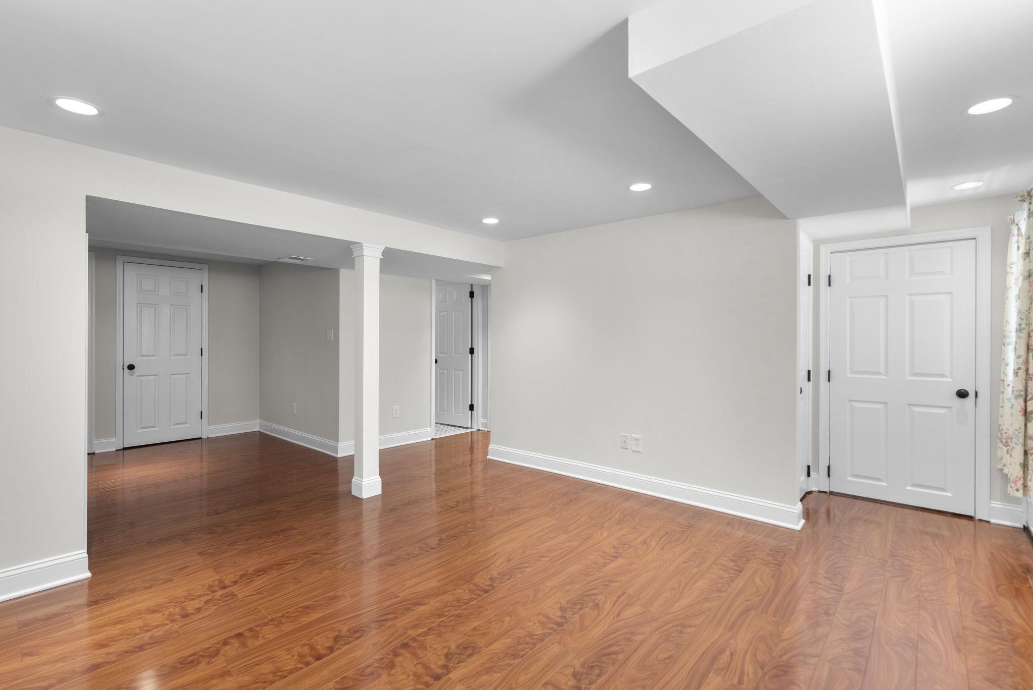 ROCKVILLE - Residential
