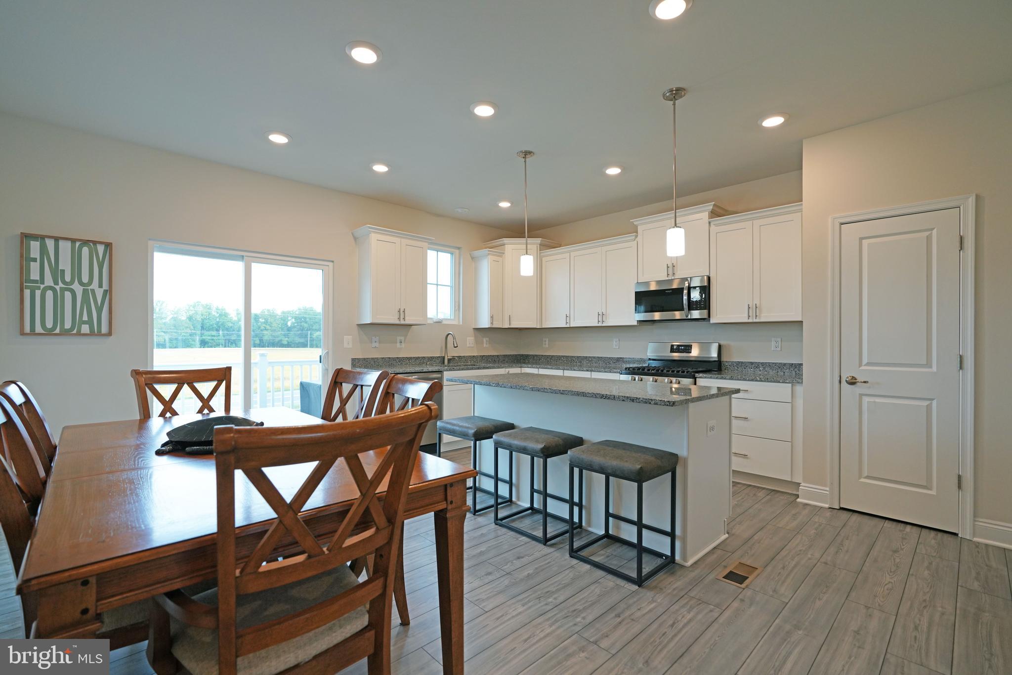 PLANTATION LAKES - Residential