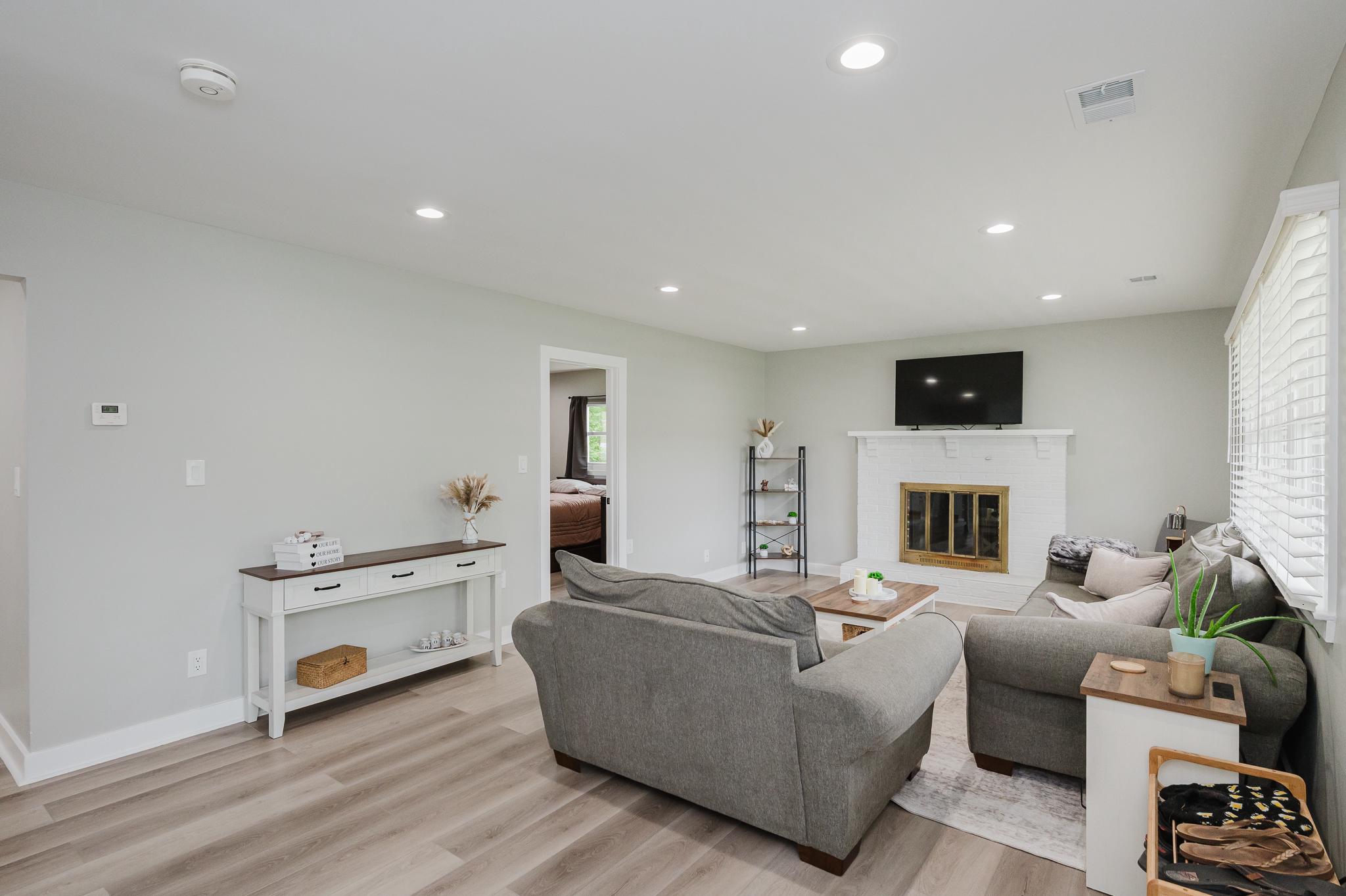 GIBSON MANOR - Residential