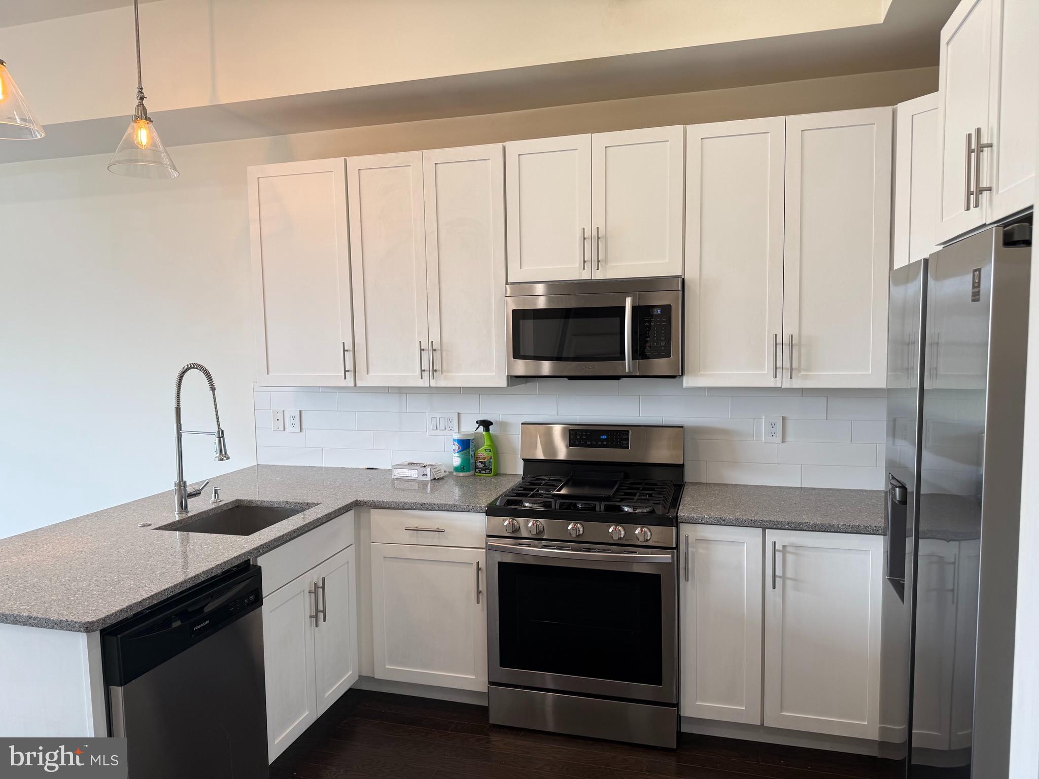 WEST KENSINGTON - Residential