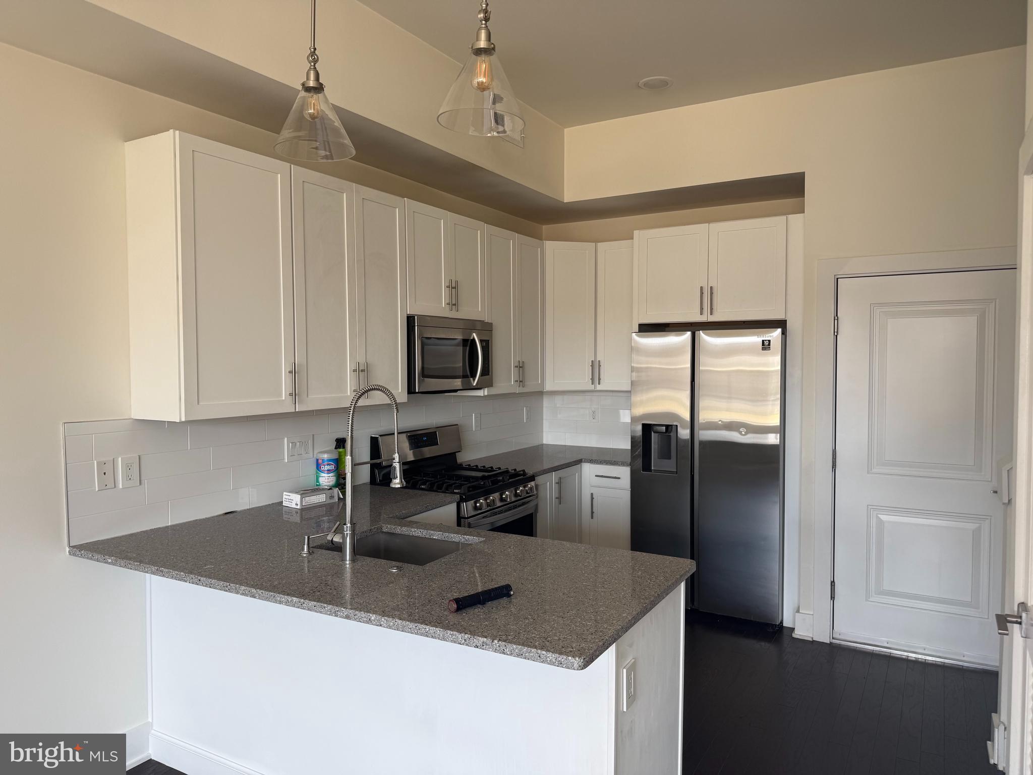 WEST KENSINGTON - Residential