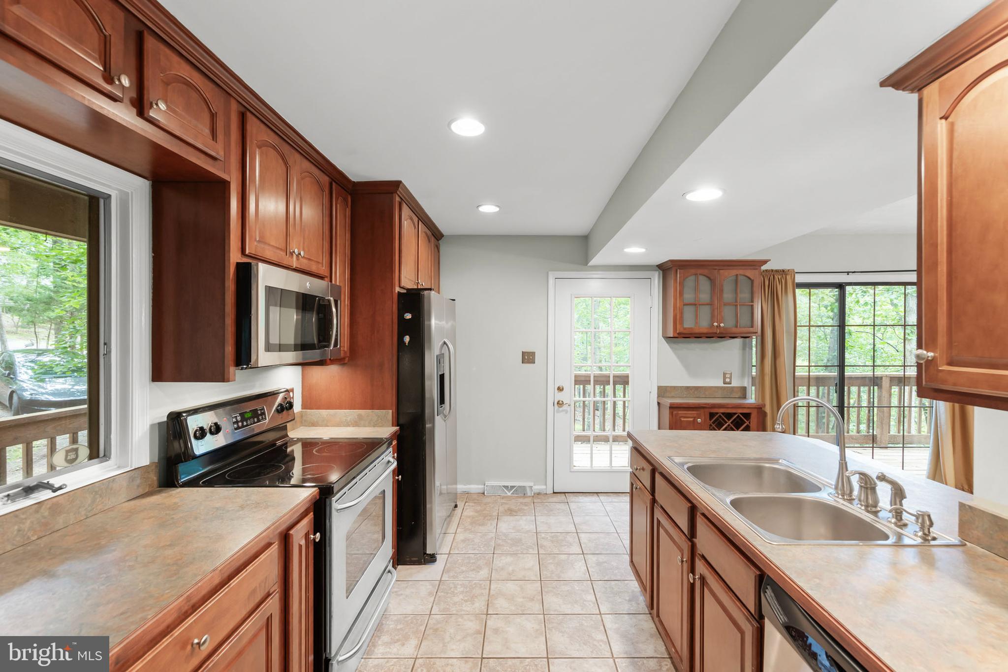 LAKE HOLIDAY ESTATES - Residential