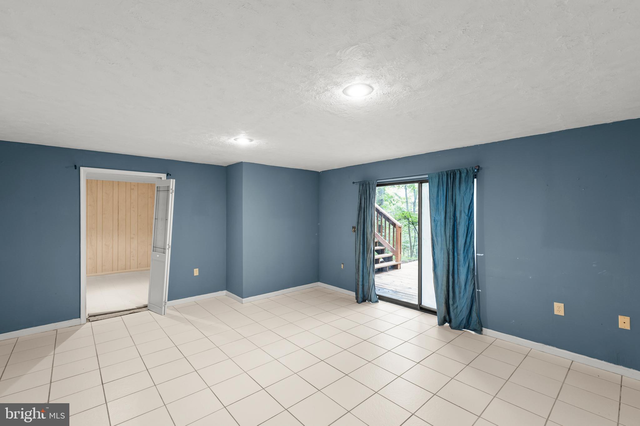 LAKE HOLIDAY ESTATES - Residential