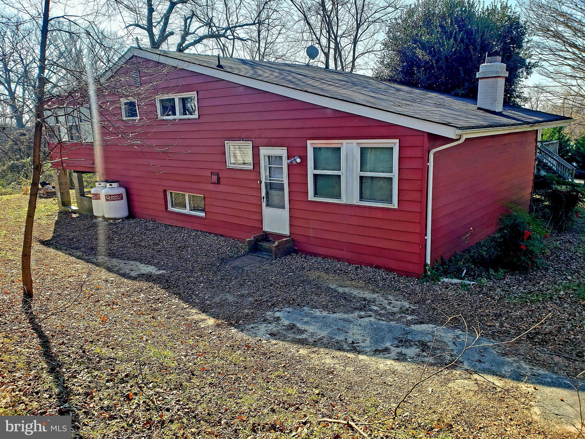 3 Bedroom 2 Bath Split Level Home in Longview Beach neighborhood.  Tons of potential here and could be a great house for a first time home buyer or someone looking for a vacation rental in a water community!   New Septic System installed in 2015, New furnace installed in 2016!  Enjoy your days on the water with access to this water community!!!